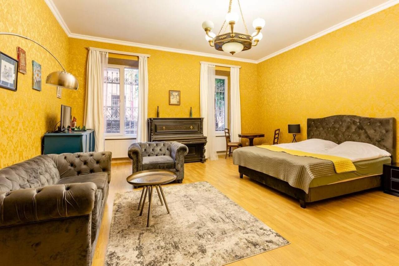 Old Piano Apartment Tiflis Dış mekan fotoğraf